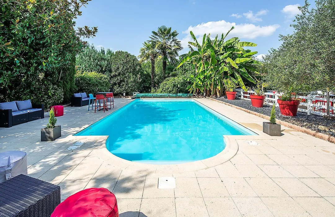 Carre Pau Airport Hotel-1